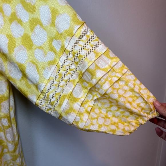 Democracy Women's Pintuck Blouse Yellow White Dots 3/4 Sleeves Split Neck  Small - Picture 12 of 13